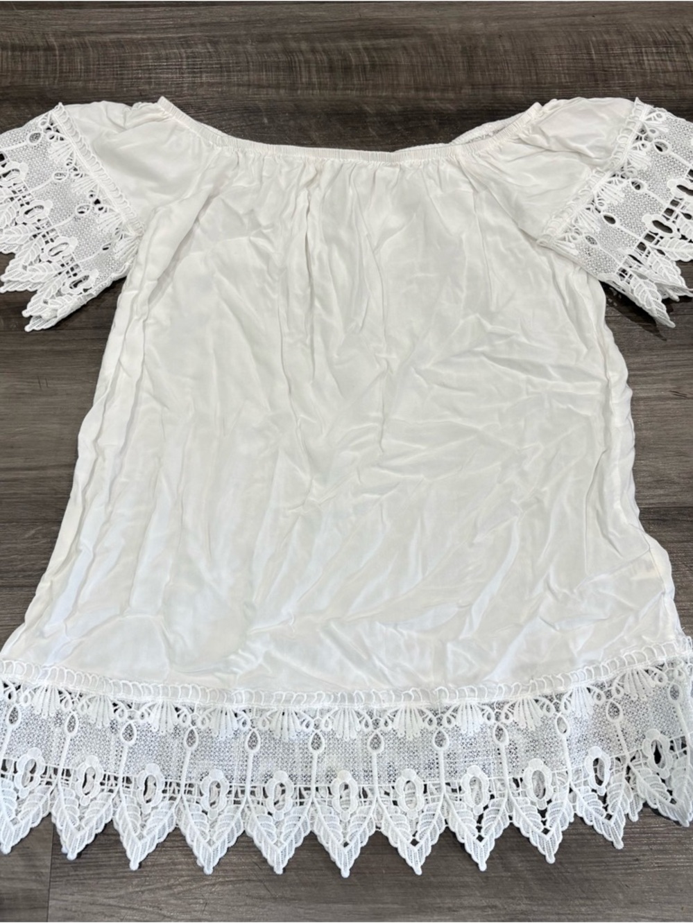 iris‎ White Crochet-Trim Off-Shoulder Blouse